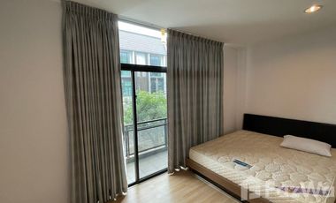 For rent 3 bedrooms townhouse in Mueang Nonthaburi, Nonthaburi