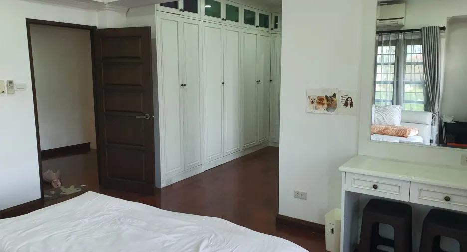For sale 6 bedrooms townhouse in Prawet, Bangkok