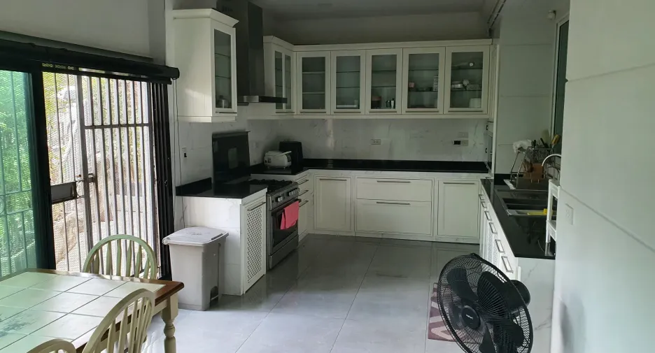 For sale 6 bedrooms townhouse in Prawet, Bangkok