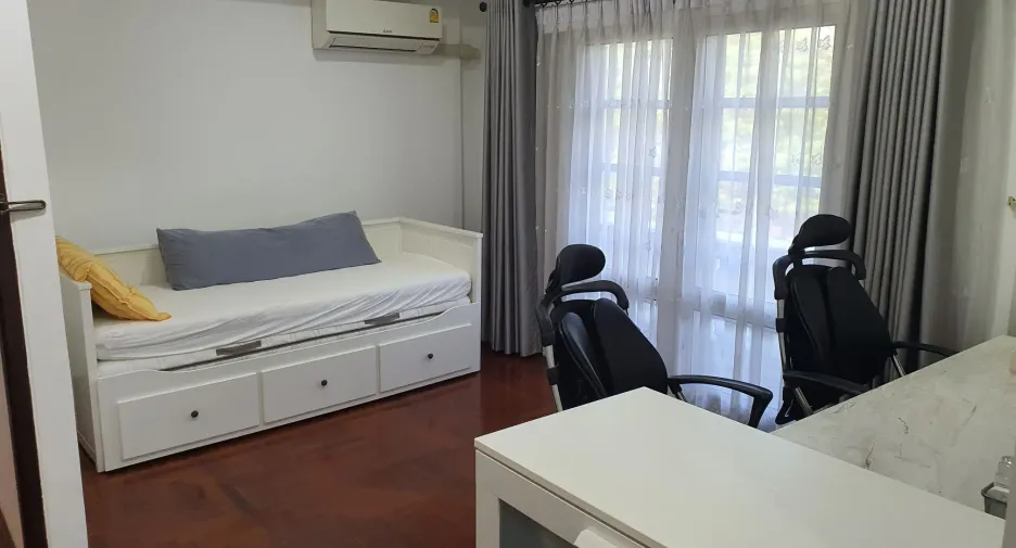 For sale 6 bedrooms townhouse in Prawet, Bangkok