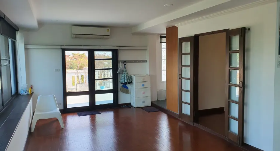 For sale 6 bedrooms townhouse in Prawet, Bangkok