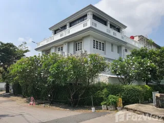 出售 6 卧室 联排别墅 在 Prawet, 曼谷