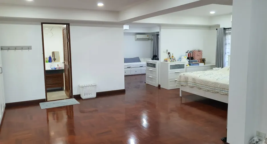 For sale 6 bedrooms townhouse in Prawet, Bangkok