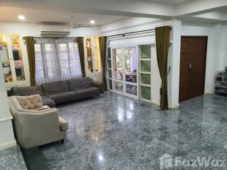 出售 6 卧室 联排别墅 在 Prawet, 曼谷