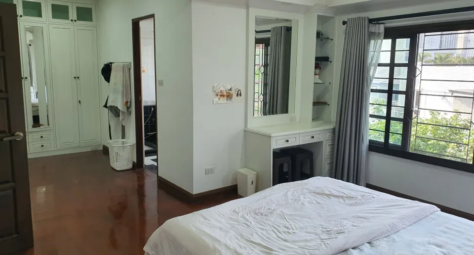 For sale 6 bedrooms townhouse in Prawet, Bangkok