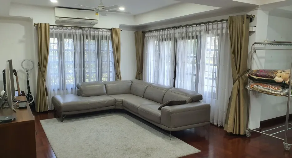 For sale 6 bedrooms townhouse in Prawet, Bangkok