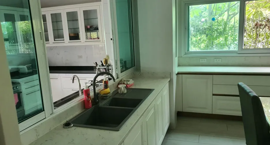 For sale 6 bedrooms townhouse in Prawet, Bangkok