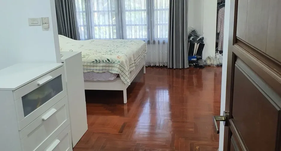 For sale 6 bedrooms townhouse in Prawet, Bangkok