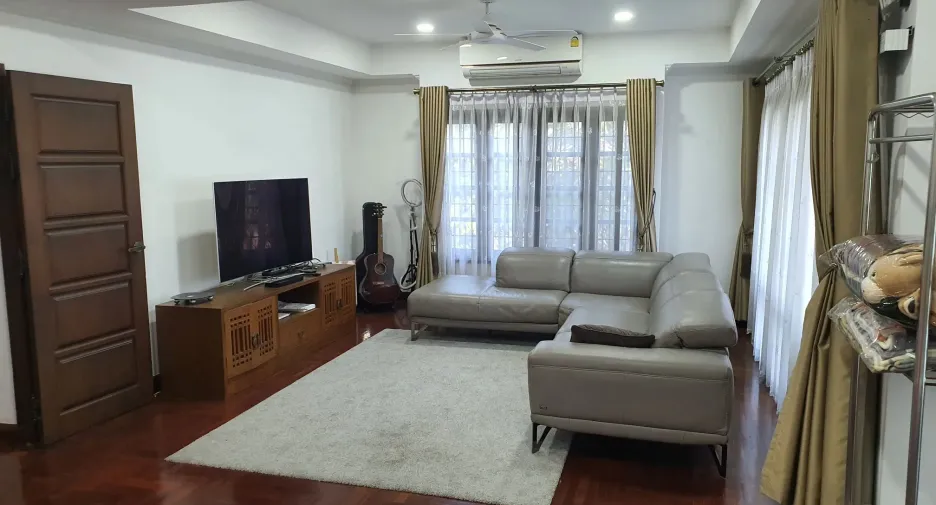 For sale 6 bedrooms townhouse in Prawet, Bangkok