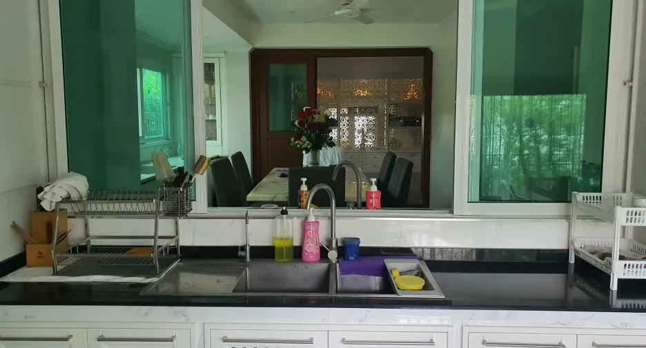 For sale 6 bedrooms townhouse in Prawet, Bangkok