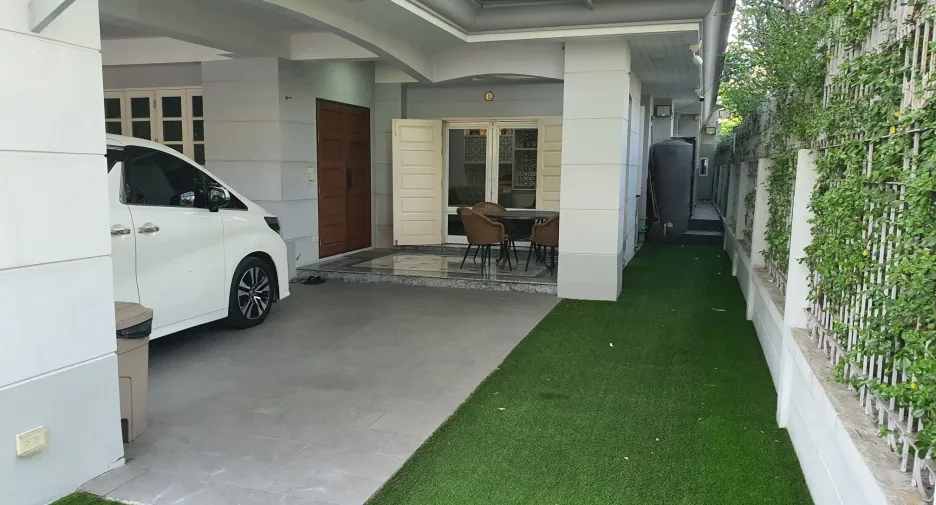 For sale 6 bedrooms townhouse in Prawet, Bangkok