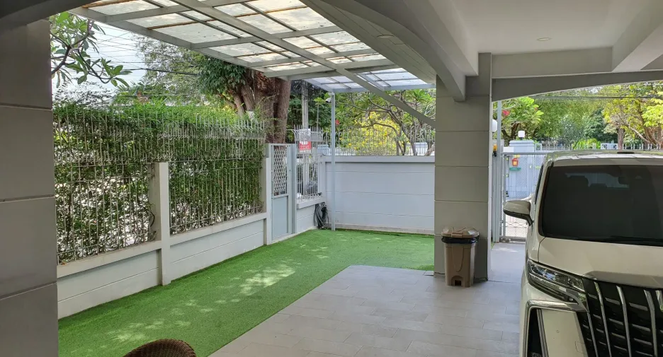 For sale 6 bedrooms townhouse in Prawet, Bangkok