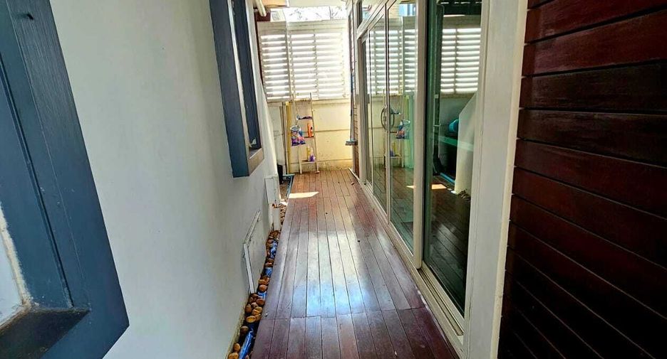 Casa adosada en venta de 4 habitaciones en Prawet, Bangkok