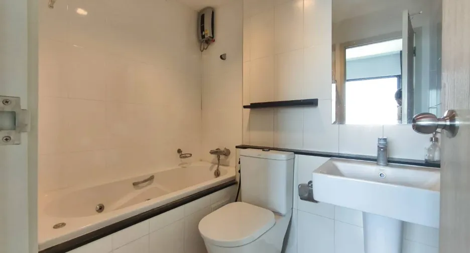 For rent 2 bedrooms condo in Mueang Samut Prakan, Samut Prakan