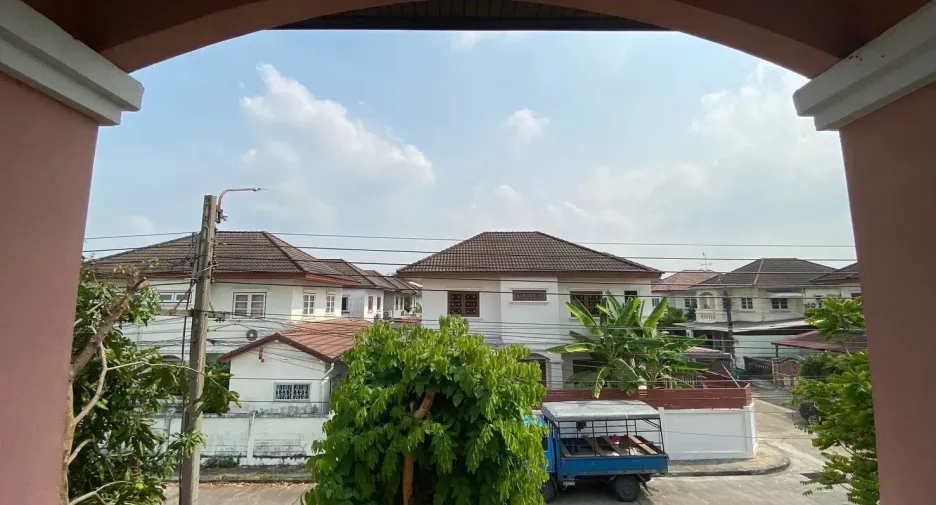 Haus zum Kauf mit 4 Zimmer in Min Buri, Bangkok