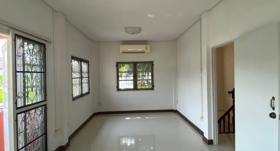 Haus zum Kauf mit 4 Zimmer in Min Buri, Bangkok