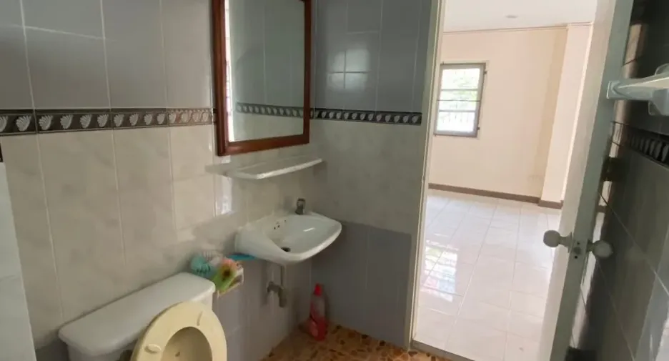 Haus zum Kauf mit 4 Zimmer in Min Buri, Bangkok