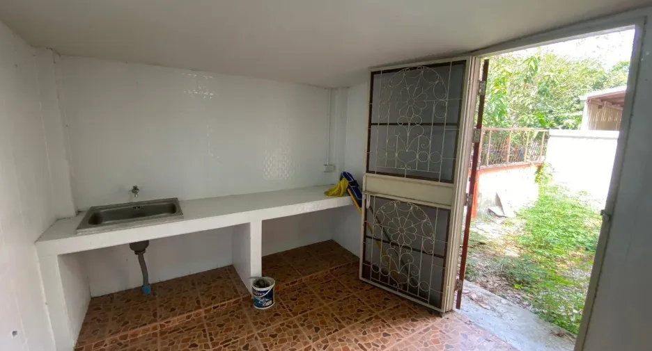 Haus zum Kauf mit 4 Zimmer in Min Buri, Bangkok