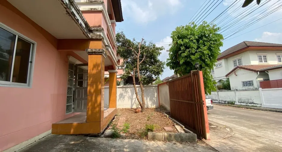 Haus zum Kauf mit 4 Zimmer in Min Buri, Bangkok