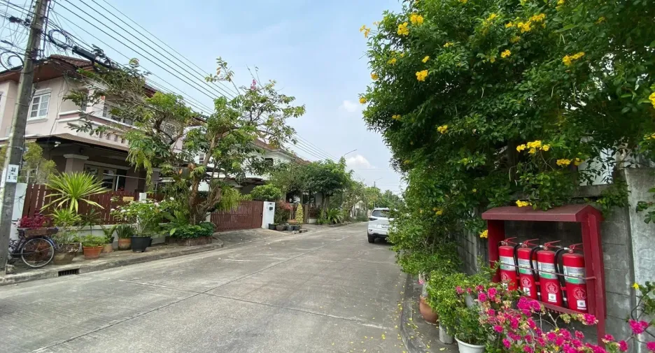 Haus zum Kauf mit 4 Zimmer in Min Buri, Bangkok