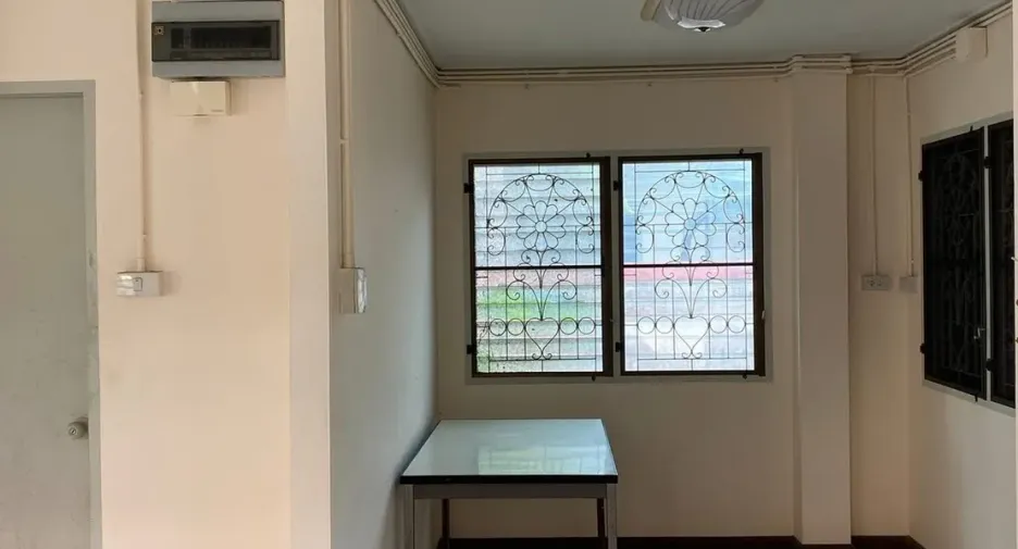 Haus zum Kauf mit 4 Zimmer in Min Buri, Bangkok
