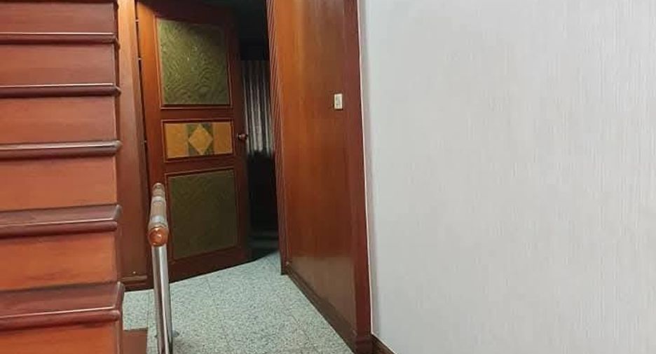 Casa adosada en venta de 4 habitaciones en Bang Rak, Bangkok