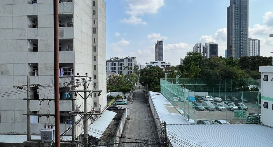 For sale land in Watthana, Bangkok