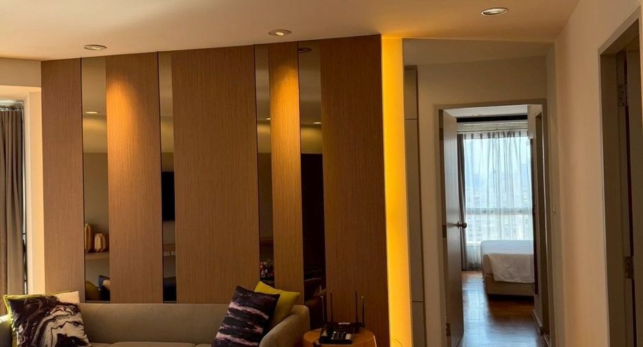 À louer 3 chambres condo à Yan Nawa, Bangkok