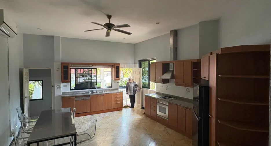 Villa zur Miete mit 5 Zimmer in Bang Lamung, Chonburi