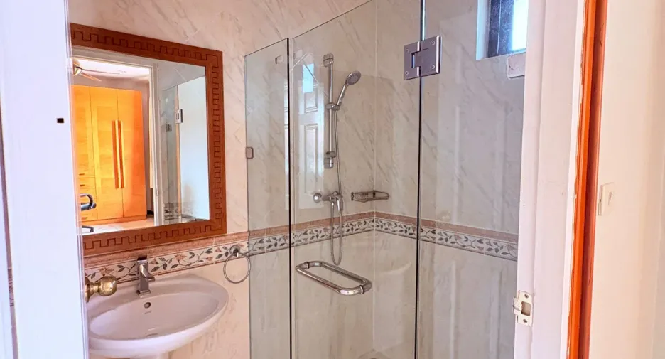 Villa zur Miete mit 5 Zimmer in Bang Lamung, Chonburi