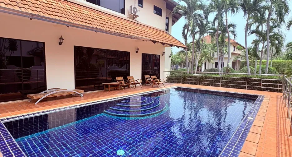 Villa zur Miete mit 5 Zimmer in Bang Lamung, Chonburi