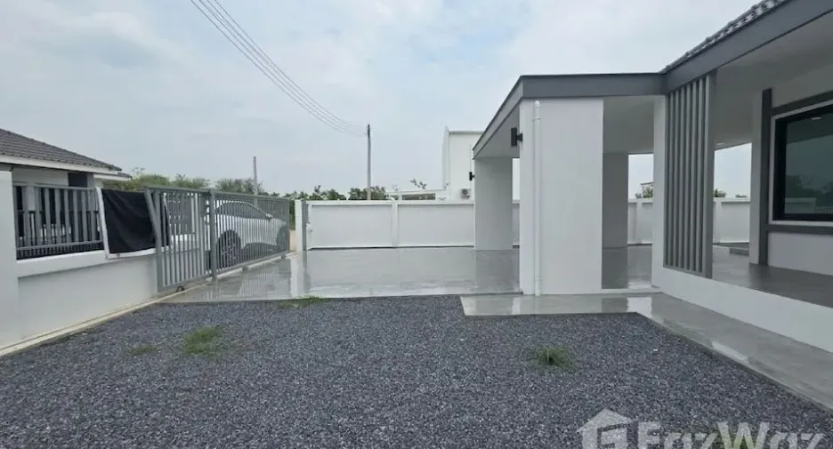 For sale 3 bedrooms house in Saraphi, Chiang Mai