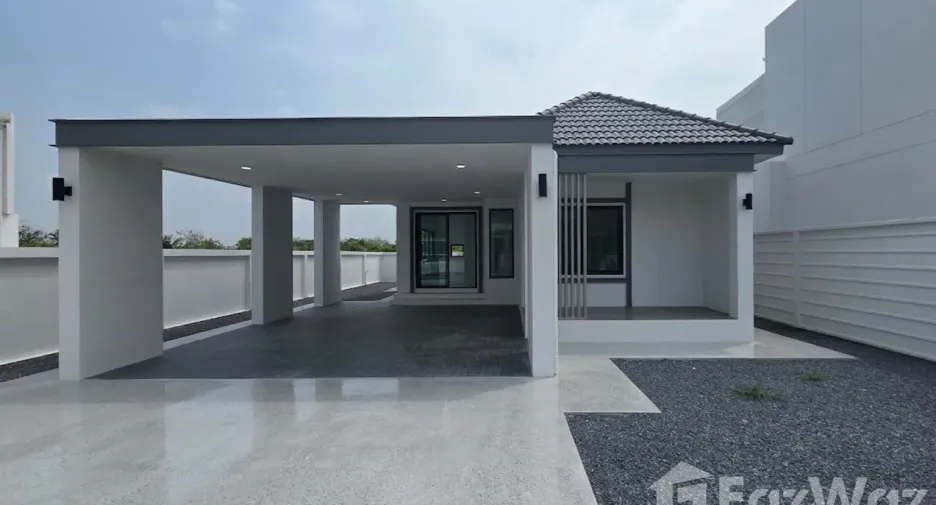 For sale 3 bedrooms house in Saraphi, Chiang Mai