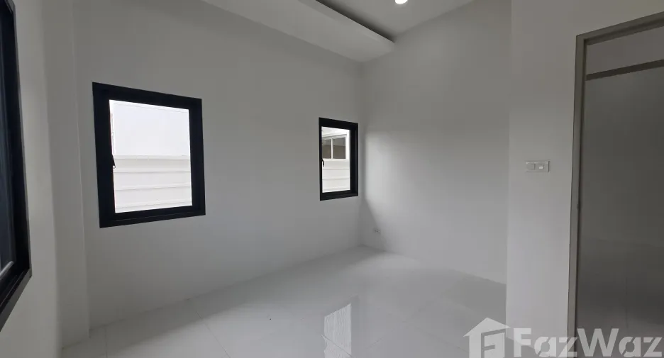 For sale 3 bedrooms house in Saraphi, Chiang Mai