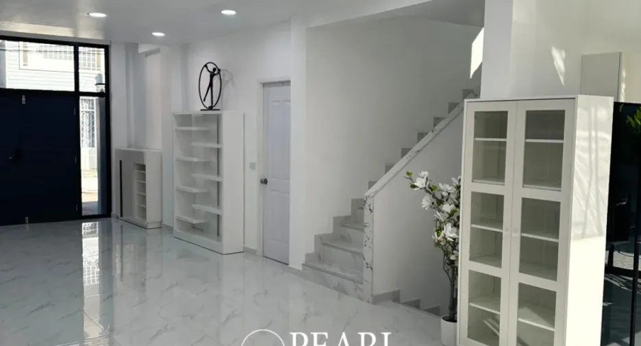 For rent and for sale 4 bedrooms house in Jomtien, Pattaya
