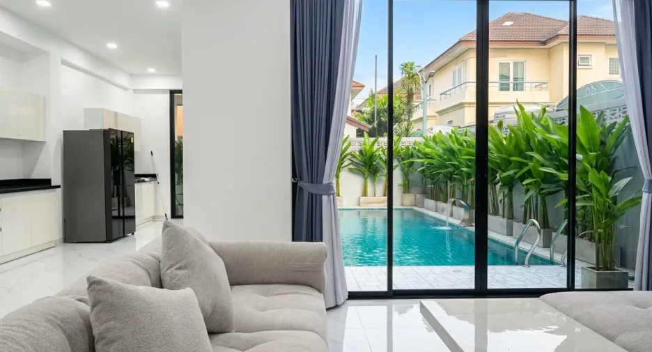 For rent and for sale 4 bedrooms house in Jomtien, Pattaya