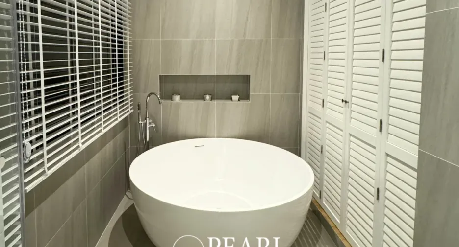 For rent and for sale 4 bedrooms house in Bang Lamung, Chonburi