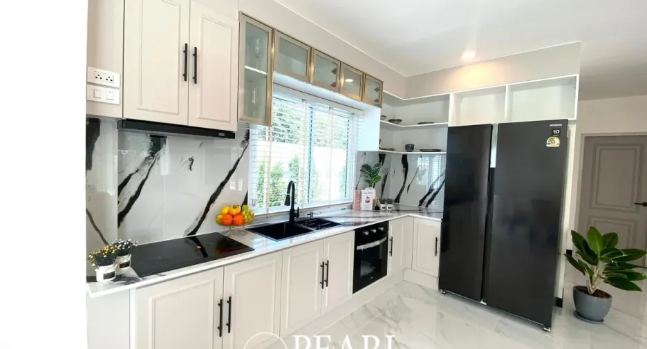 Haus zum Kauf mit 5 Zimmer in Bang Lamung, Chonburi