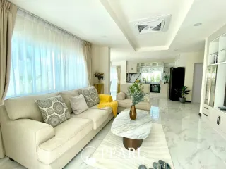 Haus zum Kauf mit 5 Zimmer in Bang Lamung, Chonburi