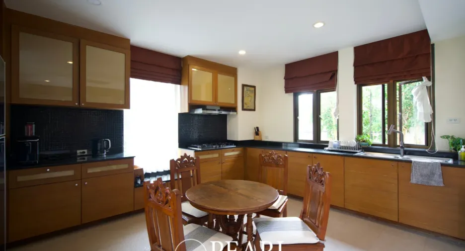 Haus zur Miete und zum Kauf mit 6 Zimmer in Bang Lamung, Chonburi