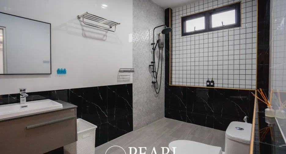 Haus zum Kauf mit 5 Zimmer in Sattahip, Chonburi