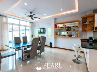 Casa en venta de 5 habitaciones en Bang Lamung, Chonburi