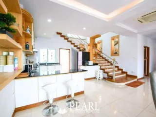 Casa en venta de 5 habitaciones en Bang Lamung, Chonburi
