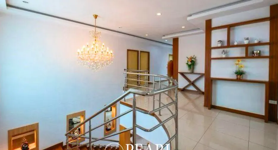 For sale 5 bedrooms house in Bang Lamung, Chonburi
