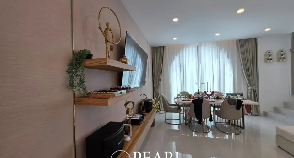 Haus zum Kauf mit 5 Zimmer in Bang Lamung, Chonburi