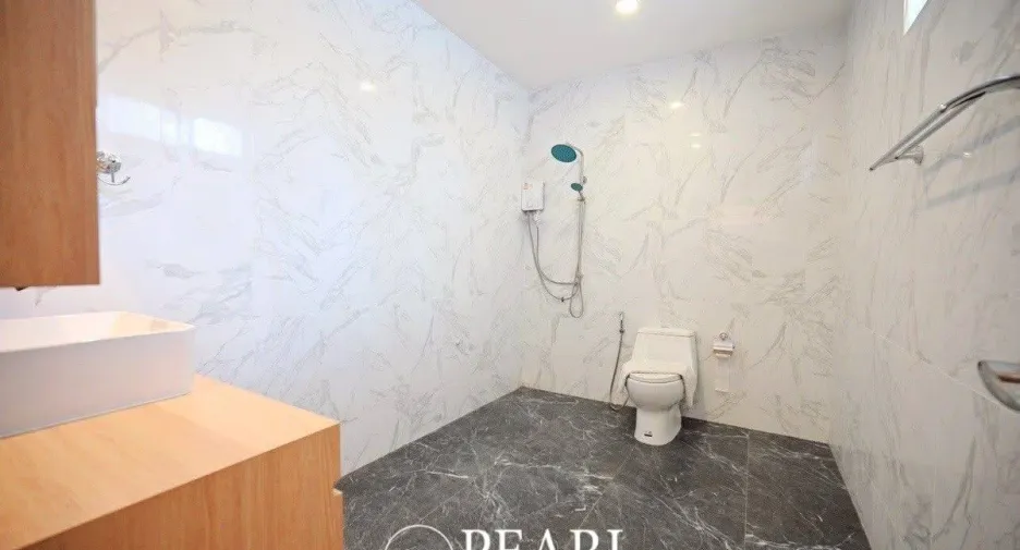 Haus zum Kauf mit 4 Zimmer in Bang Lamung, Chonburi