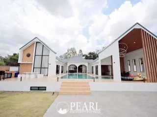 For sale 4 bedrooms house in Bang Lamung, Chonburi