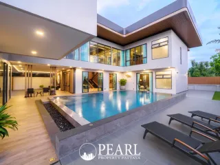 Haus zum Kauf mit 6 Zimmer in Bang Lamung, Chonburi