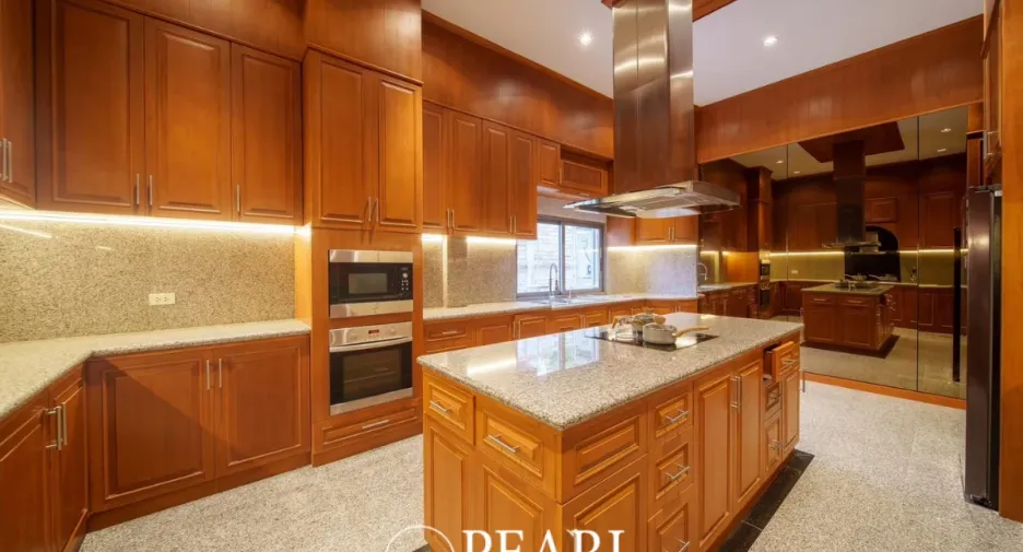 For sale 4 bedrooms house in Bang Lamung, Chonburi