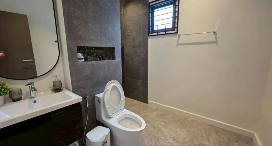 Haus zum Kauf mit 5 Zimmer in Bang Lamung, Chonburi